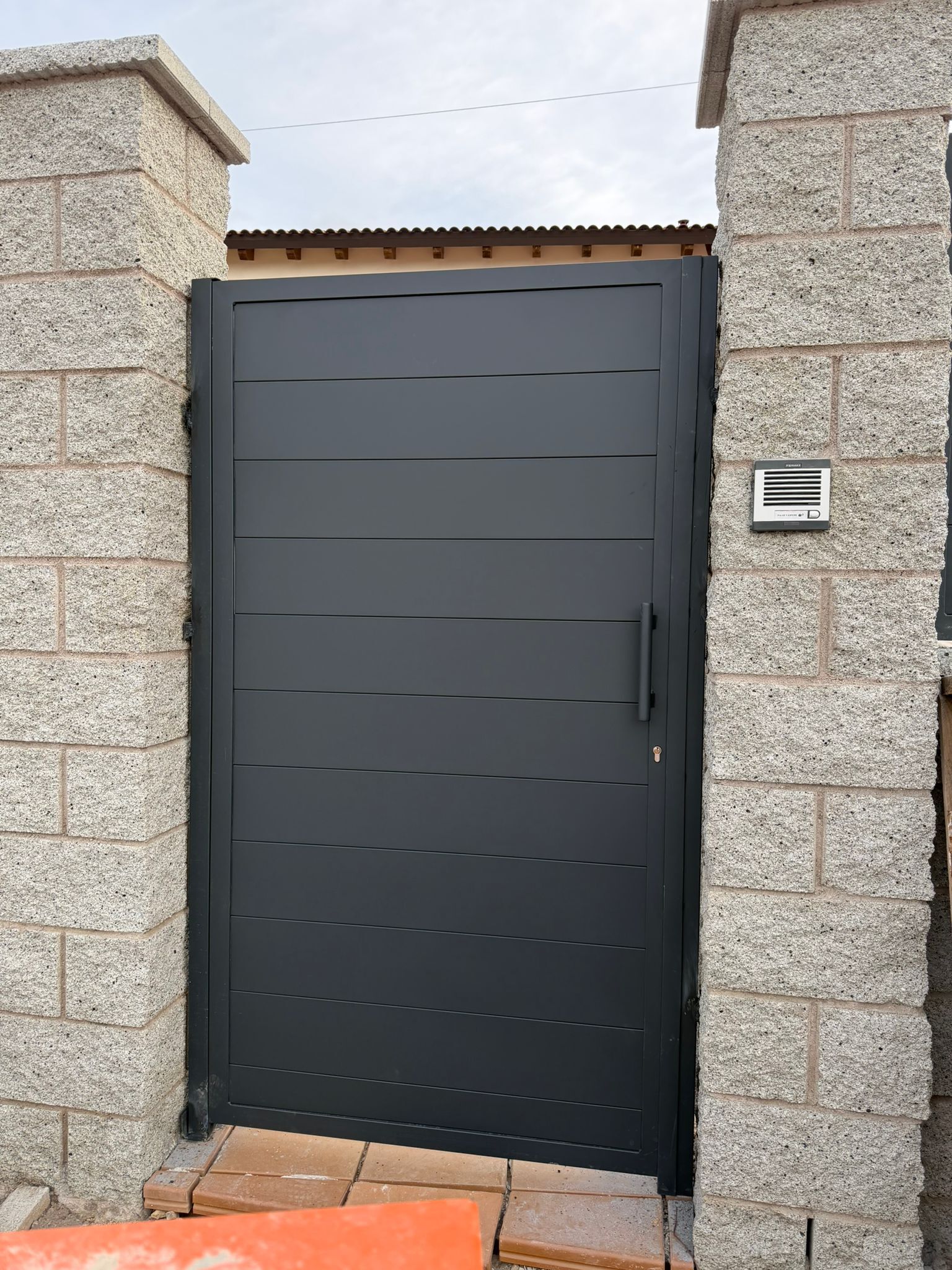 Puerta de chapa ciega 